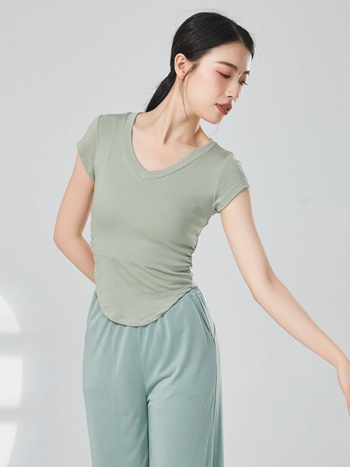 V -neck base dance service female short -sleeved Chinese dance classical dance modern dance exercise artistic service