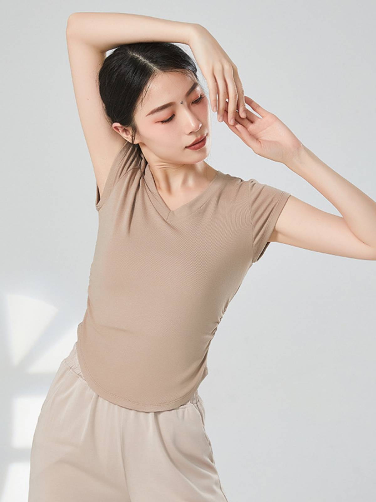 V -neck base dance service female short -sleeved Chinese dance classical dance modern dance exercise artistic service