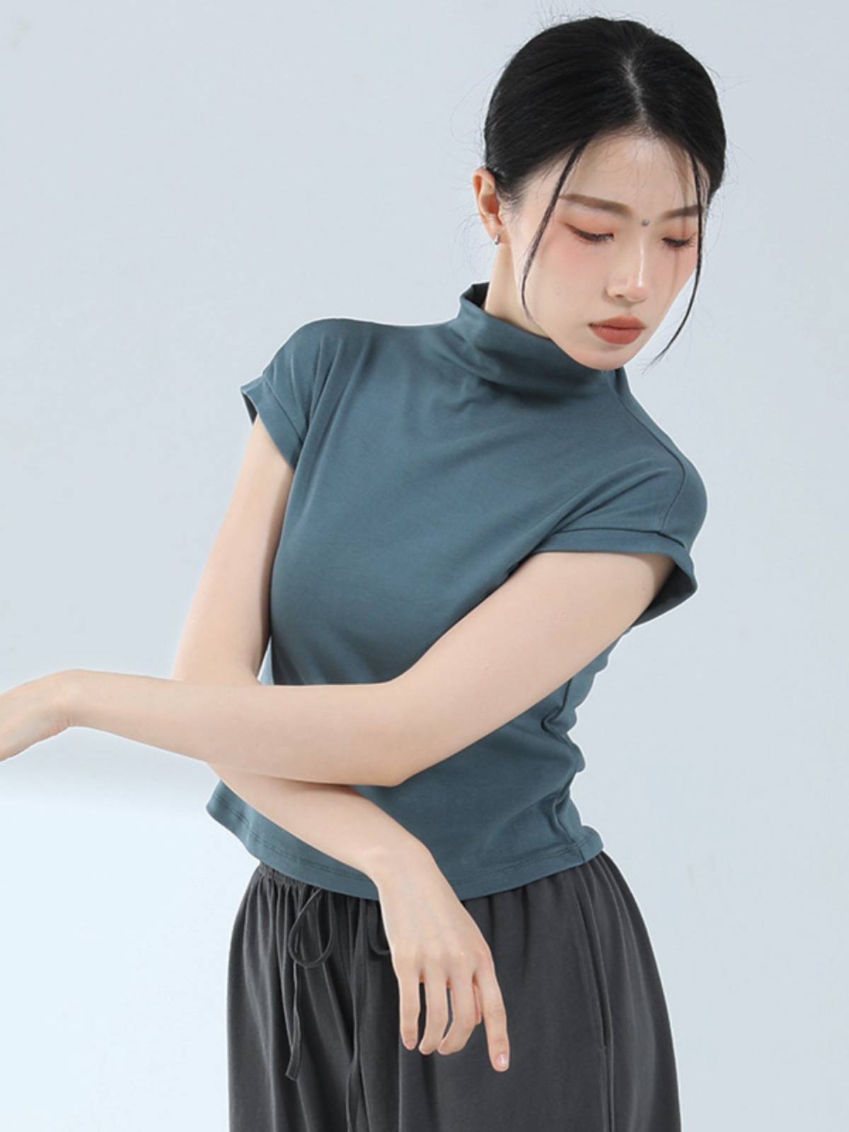 Modern dance exercise uniform high -necked dance shirt Short -sleeved vest, temperament Teacher daily dancing base training uniform