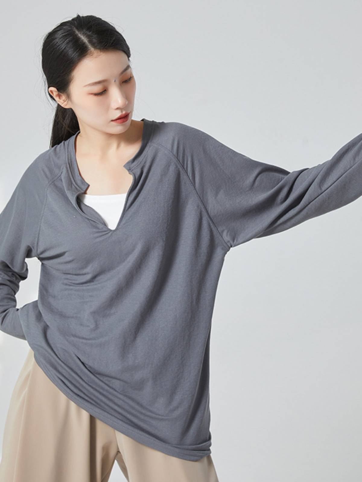 Modern Dance Classical Dance Birthday often wear high -end loose deep V men and women, the same personality long -sleeved long top top