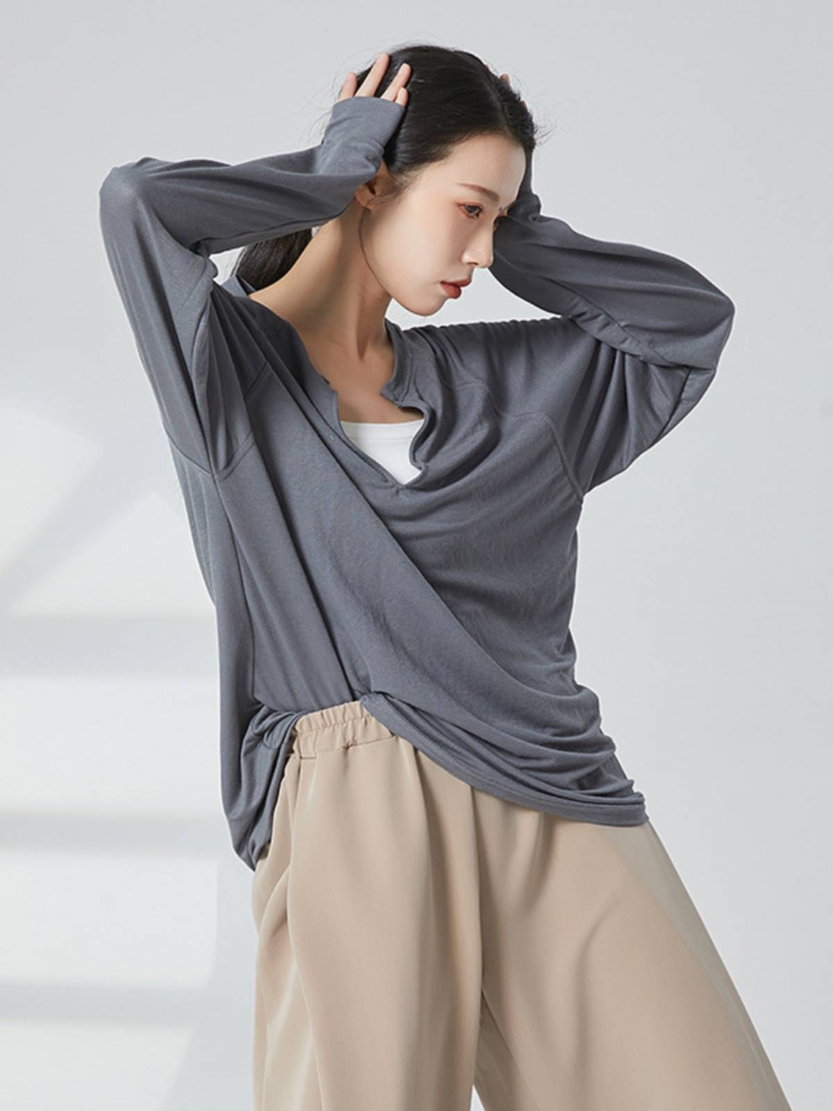 Modern Dance Classical Dance Birthday often wear high -end loose deep V men and women, the same personality long -sleeved long top top