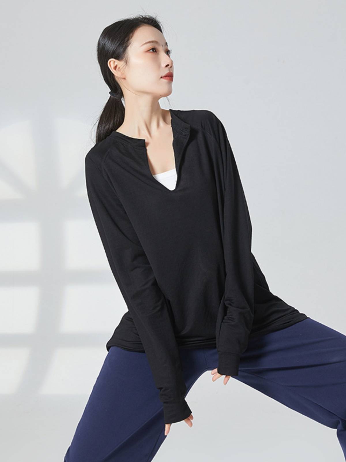 Modern Dance Classical Dance Birthday often wear high -end loose deep V men and women, the same personality long -sleeved long top top