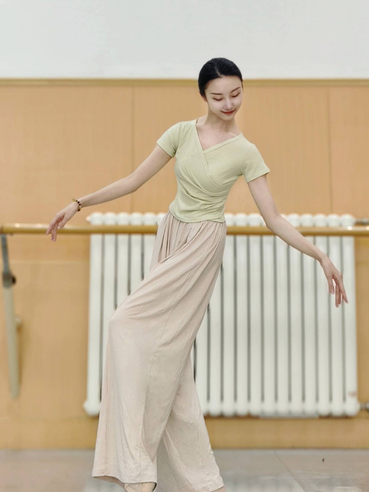 V -neck short -sleeved exercise service modern dance collection training service classical dance body rhyme test -level repair thread cotton yoga uniform