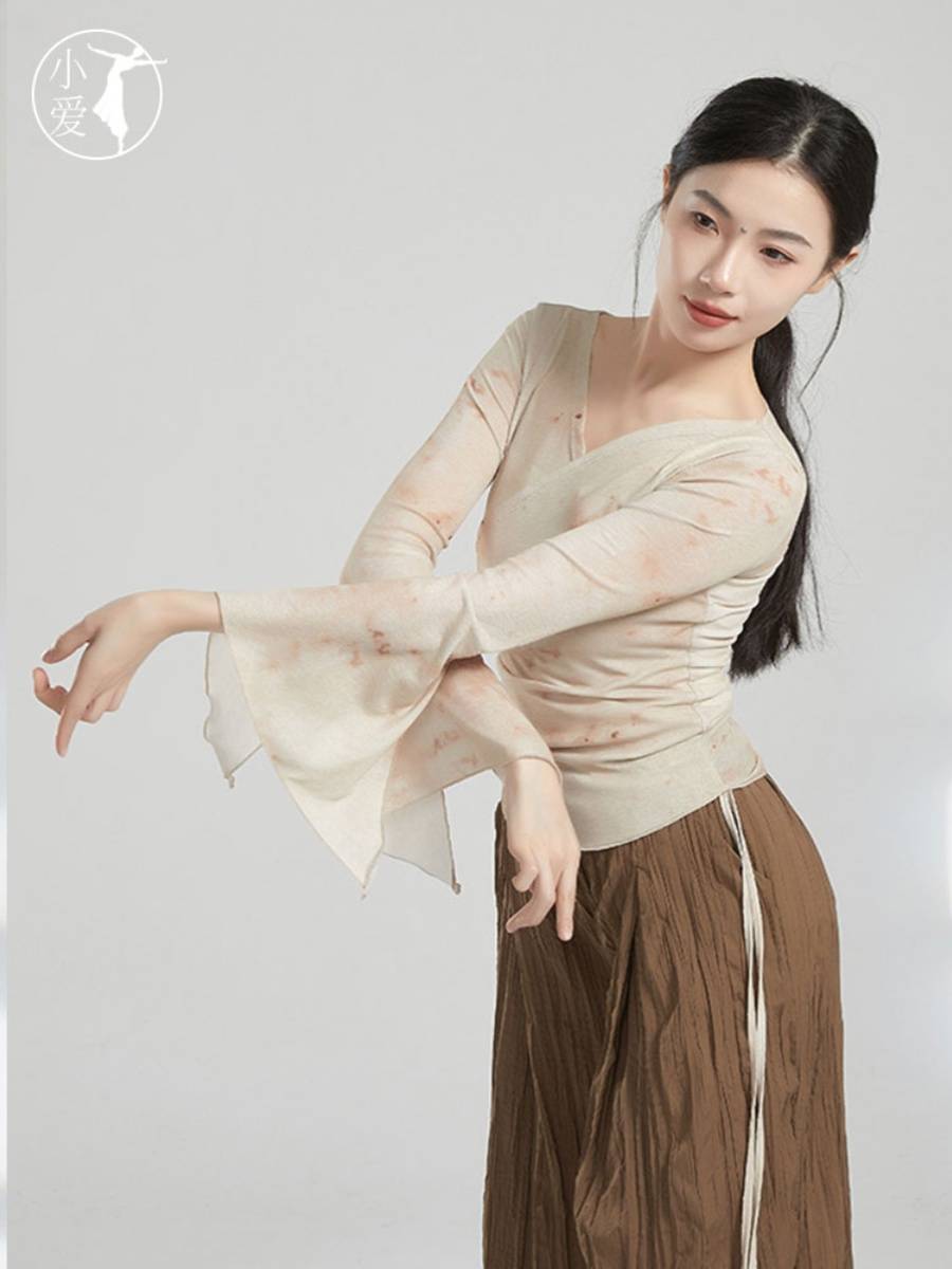 Modern dance long -sleeved top -shaped sports service Chinese classical dance exercises, female belts, printed dance clothes spring and summer new