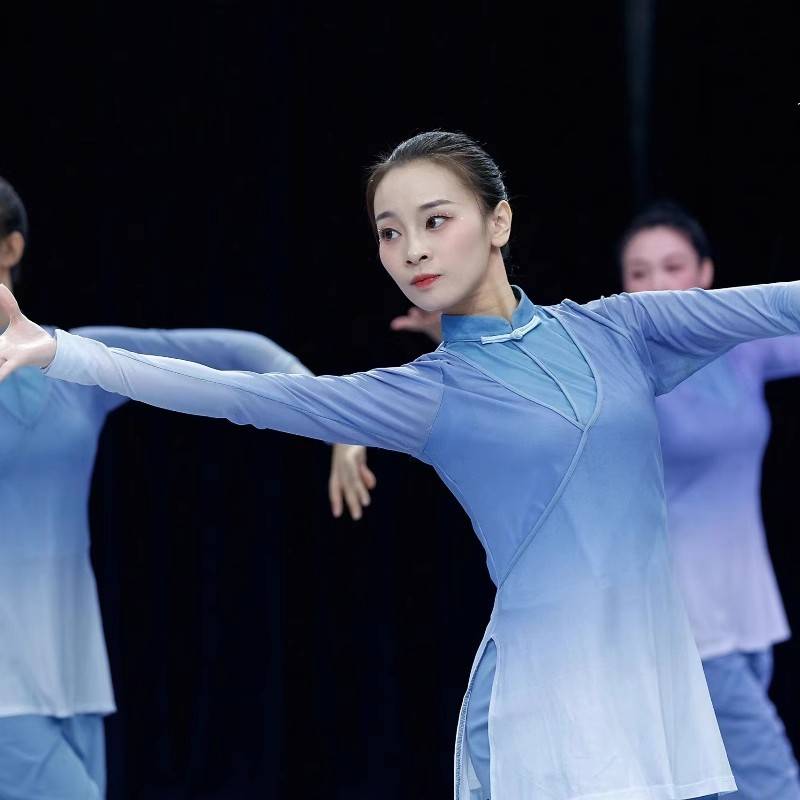 Classical dance character shaping the sequence, the rhyme of the country dances, the same style, the same beauty and yarn clothing art test practice service customization