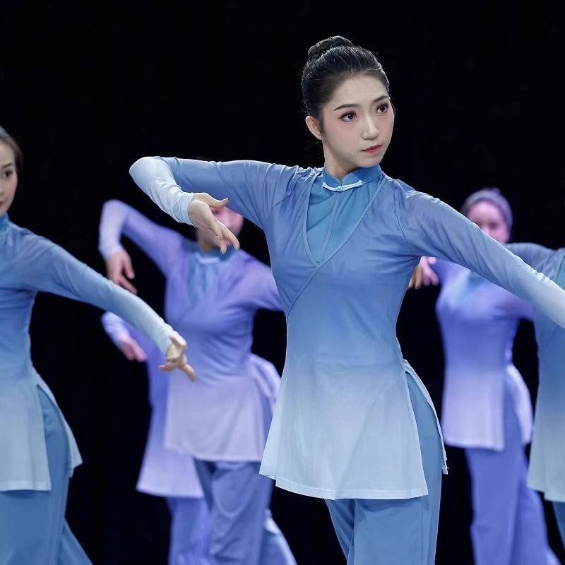 Classical dance character shaping the sequence, the rhyme of the country dances, the same style, the same beauty and yarn clothing art test practice service customization