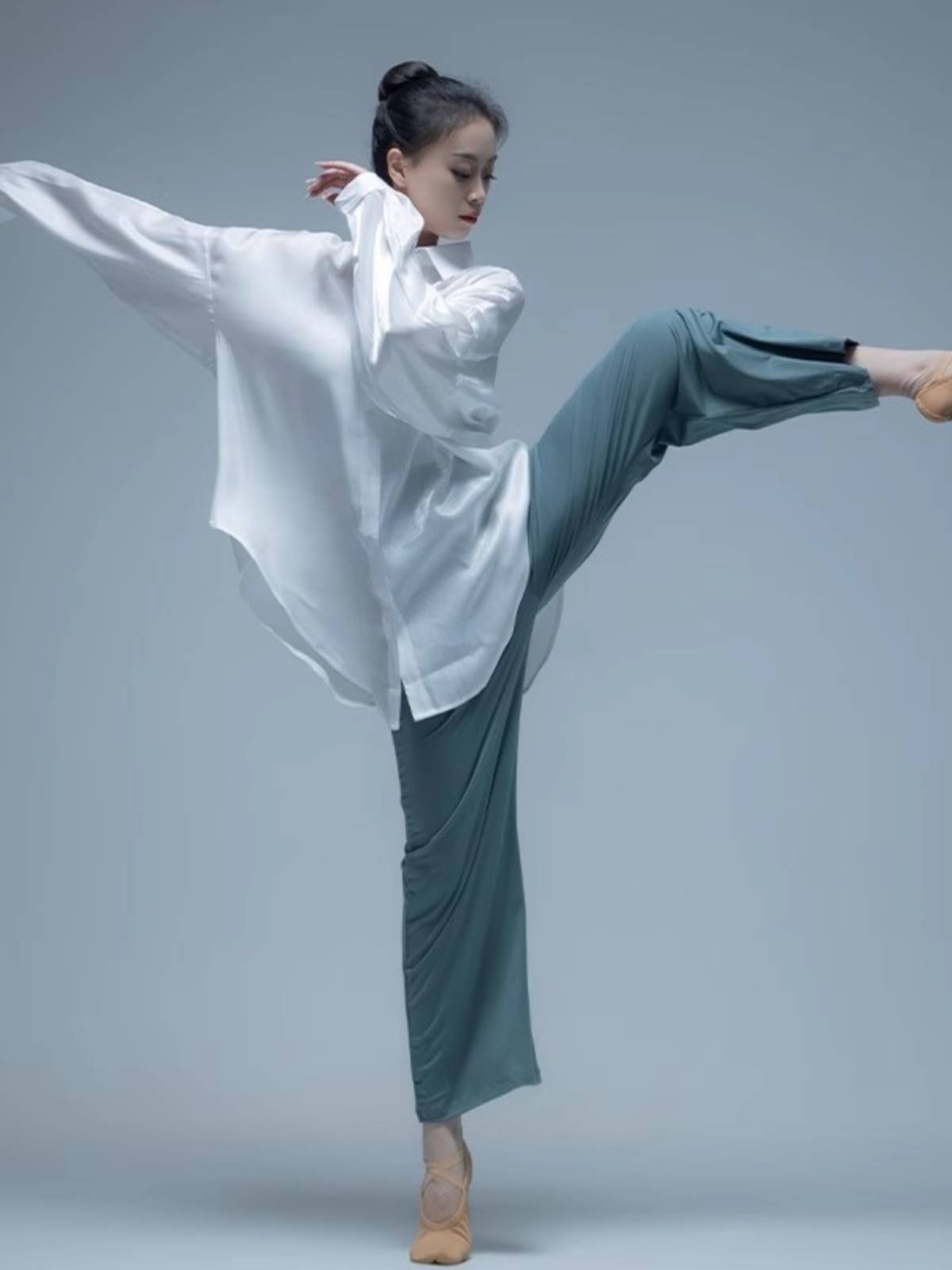 Modern dance shirt practice service men's and women's loose tops, elegant long -sleeved shirt classical dance performance clothing