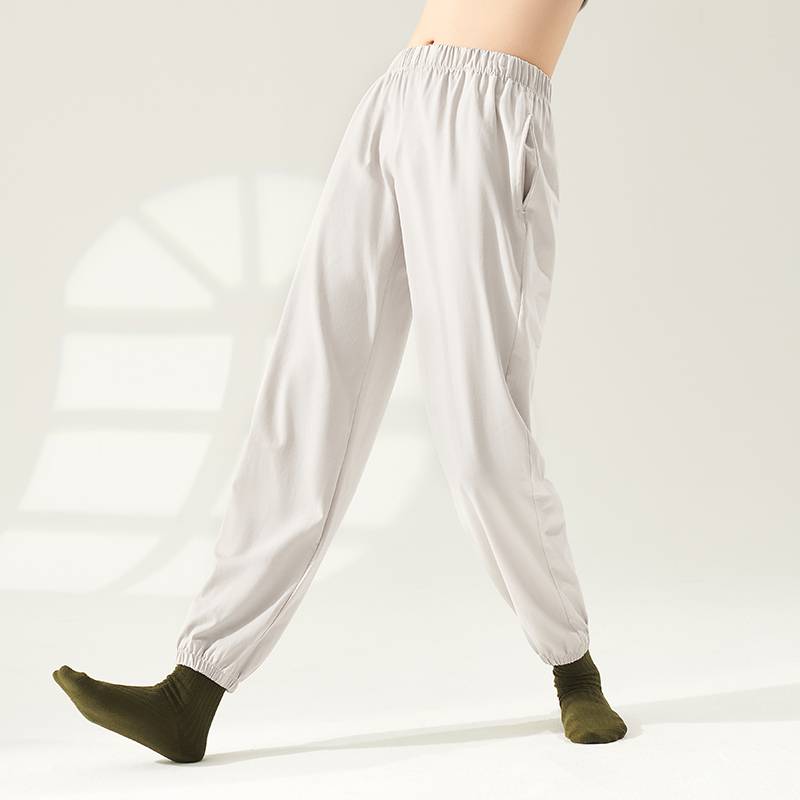 Dance pants female shape reflects dancing radish pants ancient W -foot feet adult high waist dancing Chinese practice black on the black