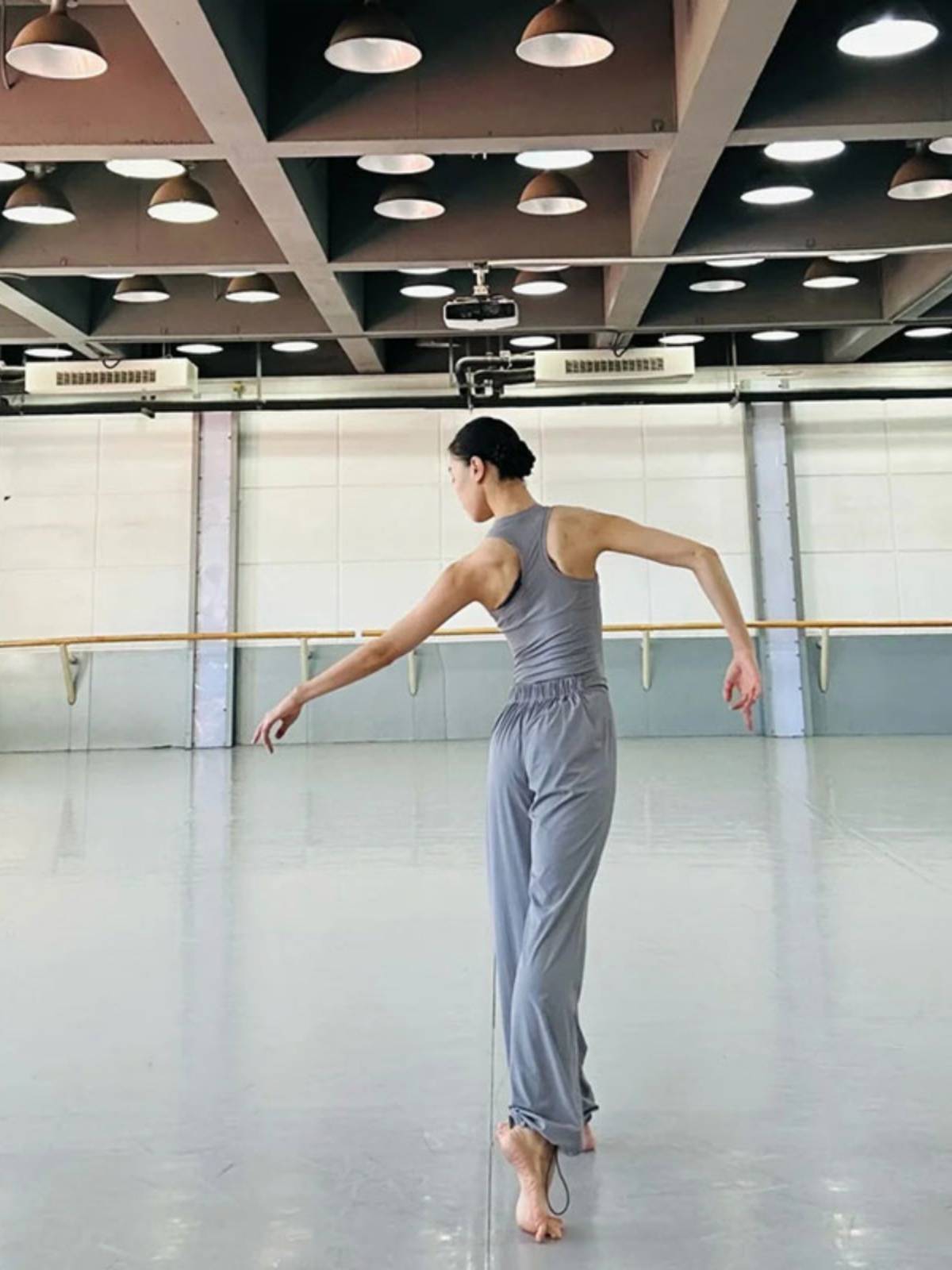 Silent texture ballet pants female summer niche sports loose straight beam legs comfortable yoga pants