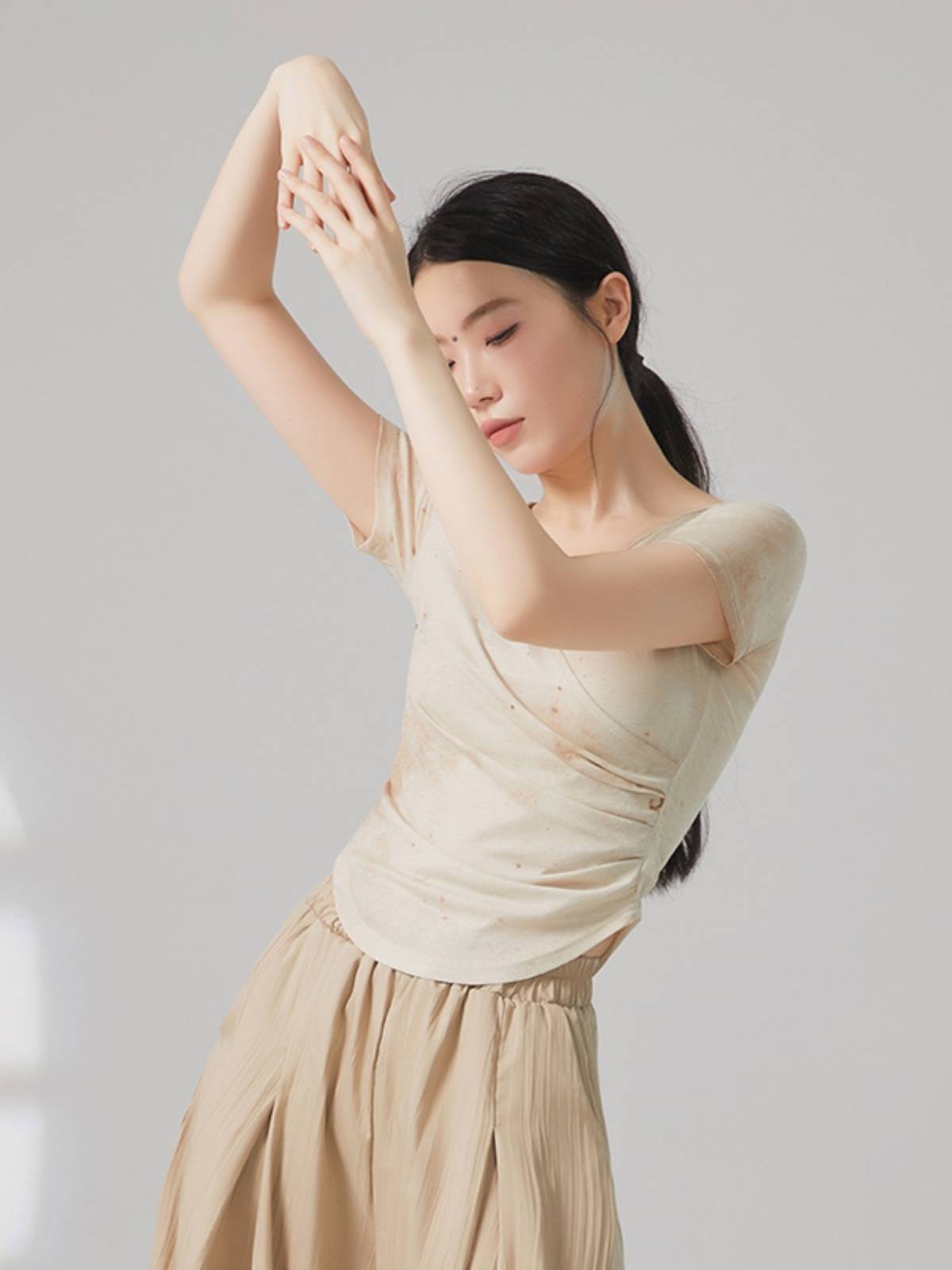 Classical dance exercise service female summer new Chinese national wind short -sleeved dancing top modern dance service teacher class