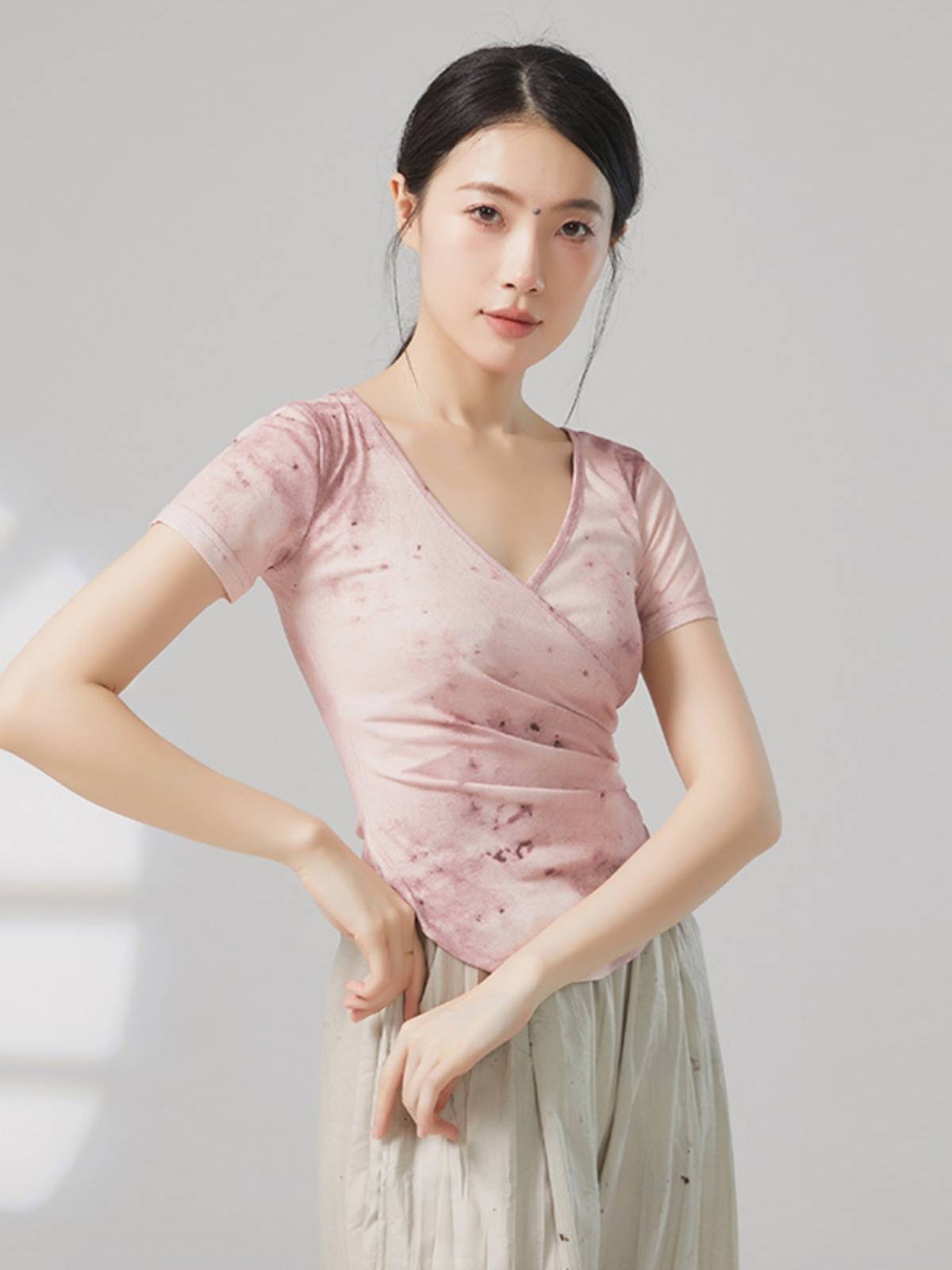 Classical dance exercise service female summer new Chinese national wind short -sleeved dancing top modern dance service teacher class
