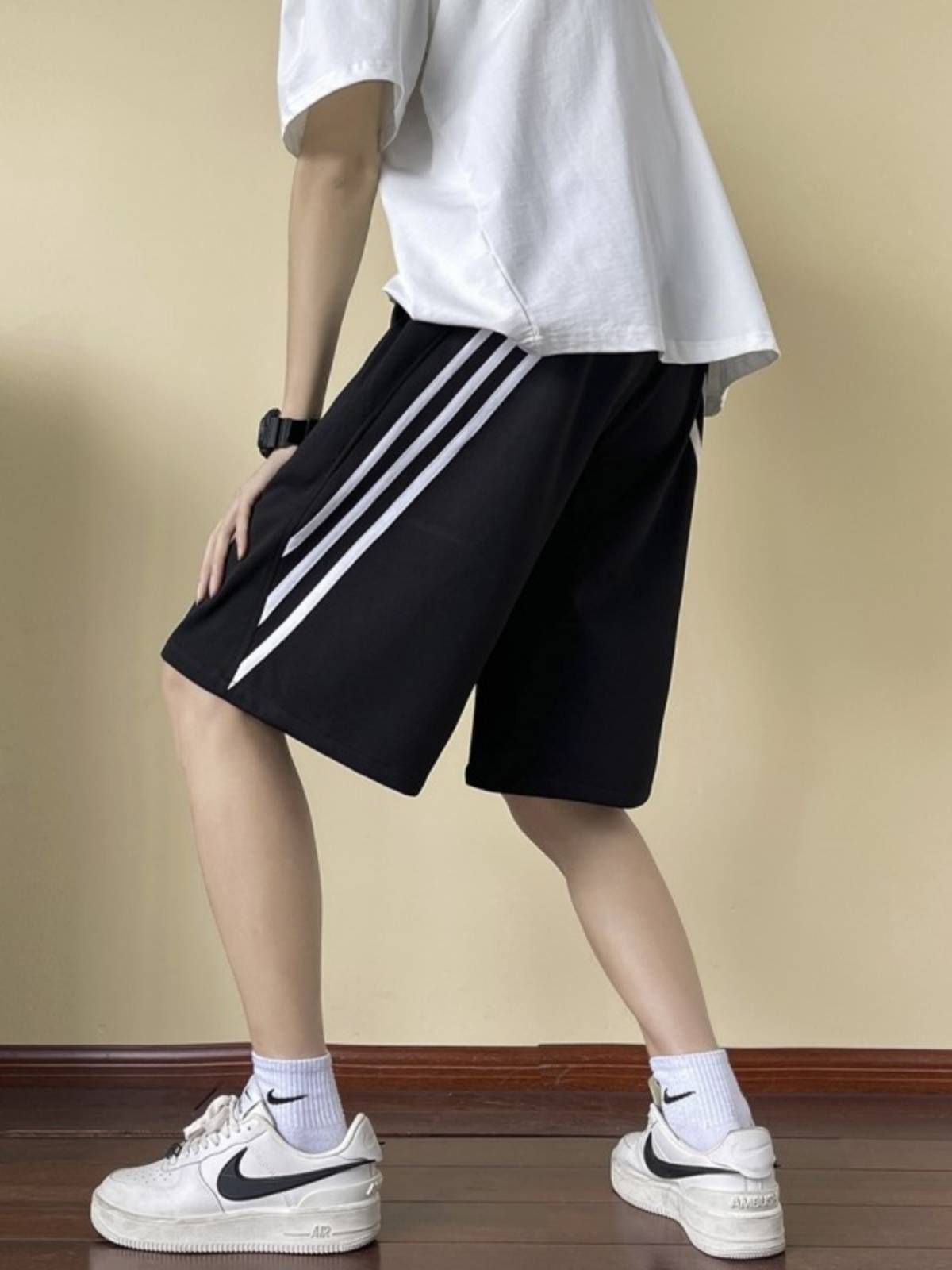 Three bars of sports shorts, with striped pants on the side