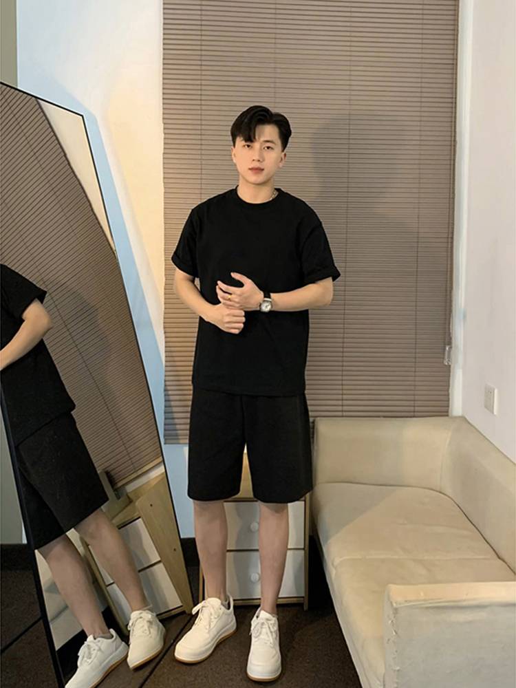 Pure black high -waist sports shorts men's summer OOTD wearing American -style heavy pants casual four -five -point horse pants