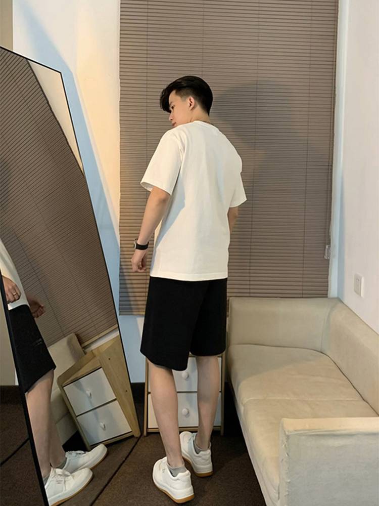 Pure black high -waist sports shorts men's summer OOTD wearing American -style heavy pants casual four -five -point horse pants