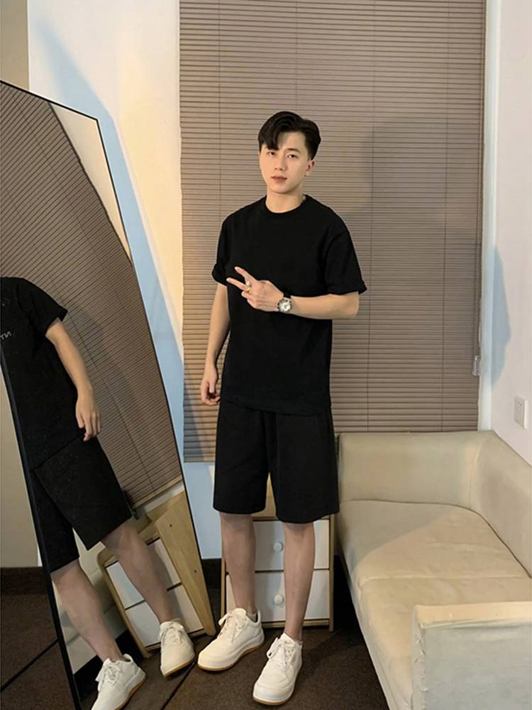 Pure black high -waist sports shorts men's summer OOTD wearing American -style heavy pants casual four -five -point horse pants