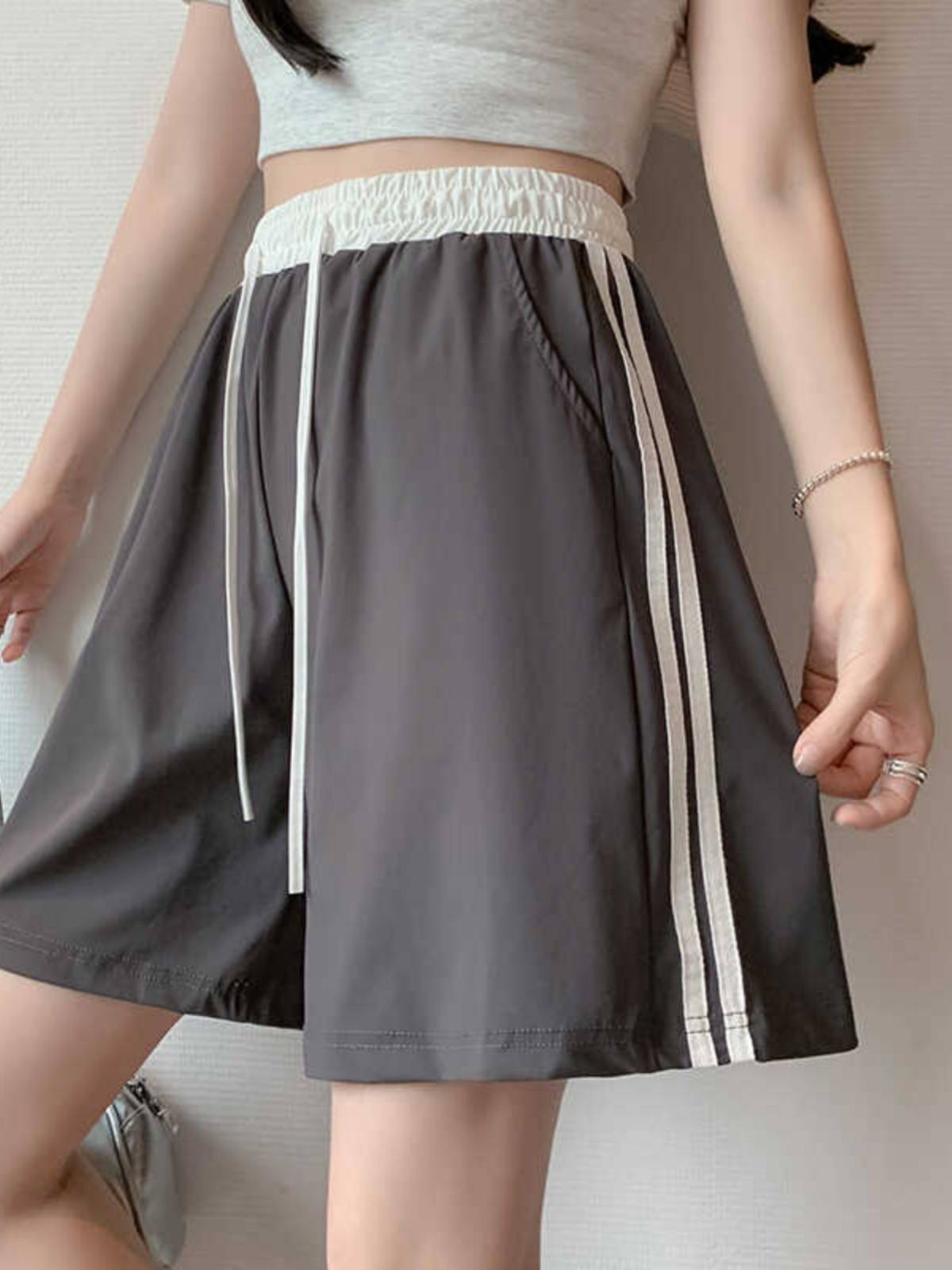 Junior high school students casual wide -leg shorts, women's college Wind running special ice silk thin -drying five -point horse pants