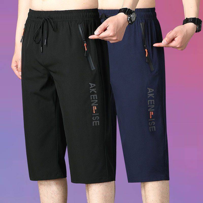 The high-quality ice-swissed man with a loose print on his shorts and a chubby chubby chubby