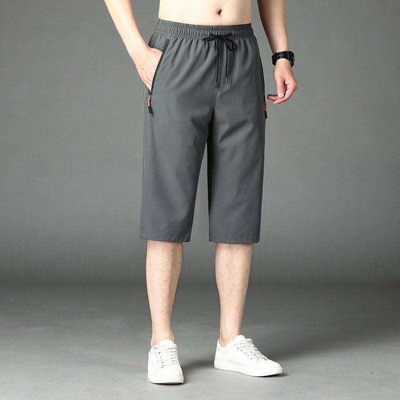 The high-quality ice-swissed man with a loose print on his shorts and a chubby chubby chubby