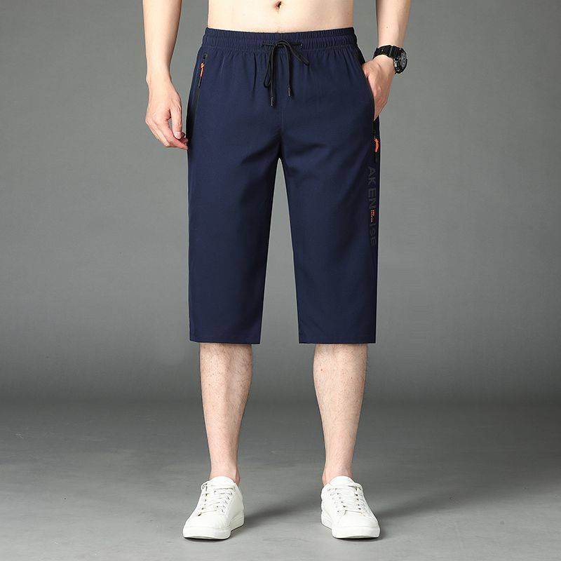 The high-quality ice-swissed man with a loose print on his shorts and a chubby chubby chubby