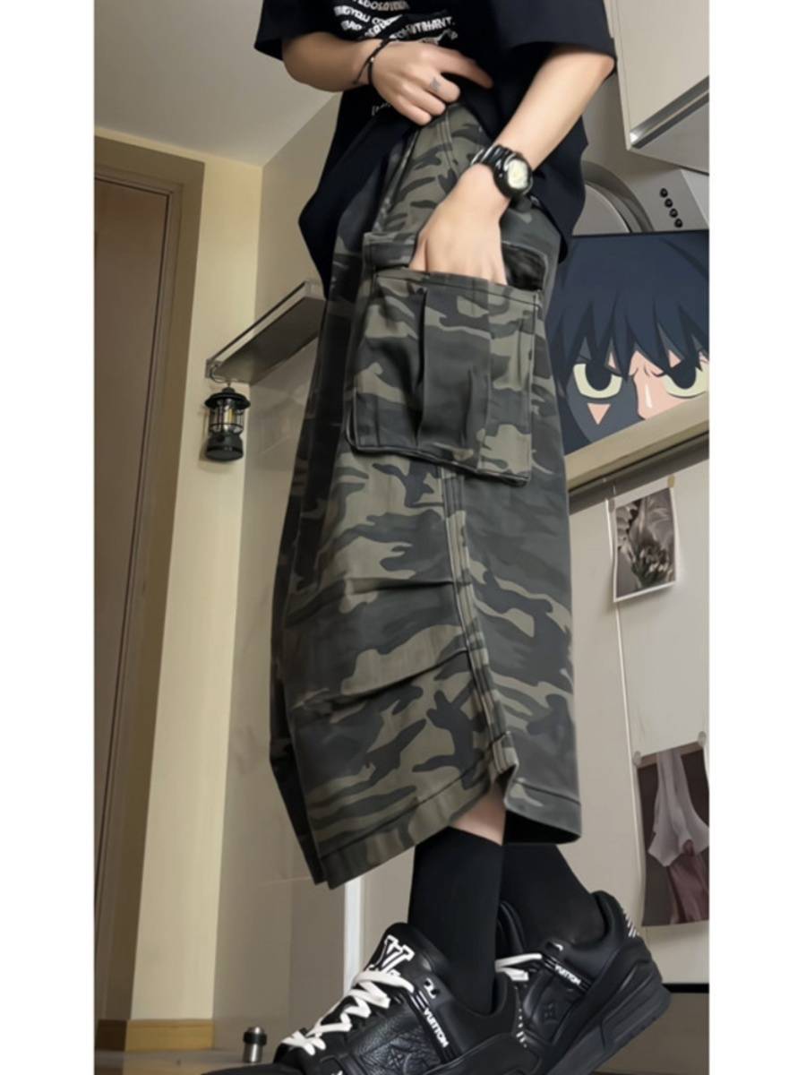 Big pocket American camouflage shorts Men in summer folding mountain paratrooper work pants straight -legged pants and horse pants