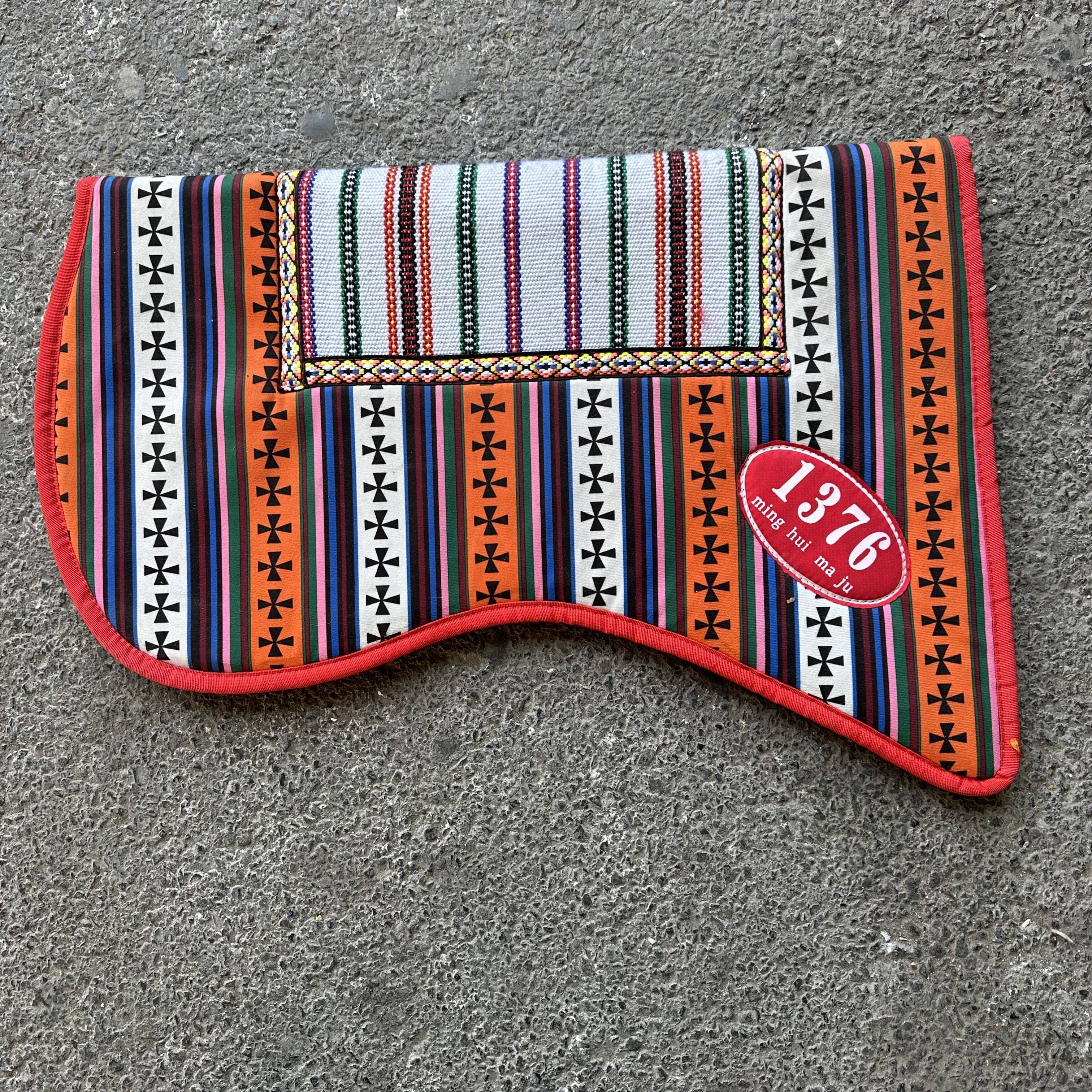 A new brand of horse saddles with tweezer saddles