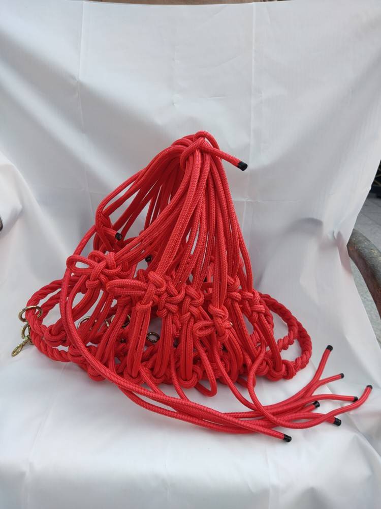 A pony-headed pony rope is a simple hand-weave-forming belt and back-dive