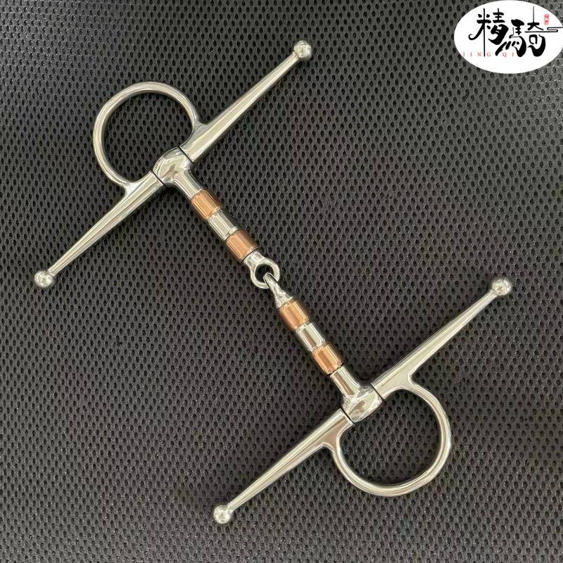 A horse's saddle and a horse's tweezer with a stale steel plating line