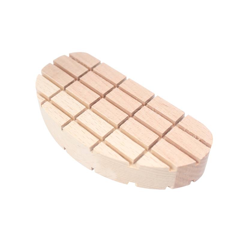 One wooden hoof pad