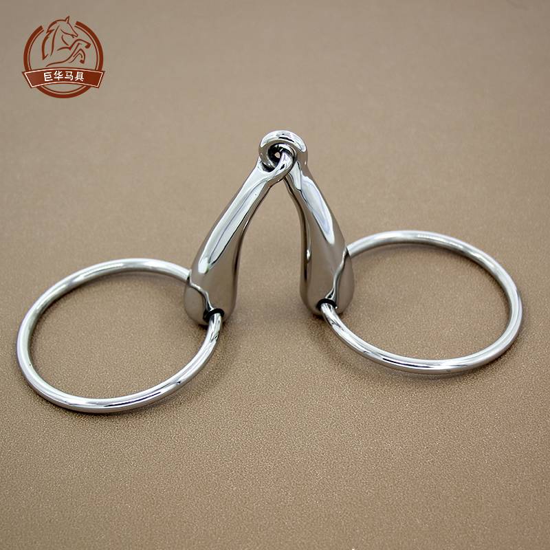 THREE SIZES OF THE HORSE 'S O-SIZED IRON-DRAINED ROPE FITTINGS ARE SELECTED FOR POLISHED STAINLESS STEEL
