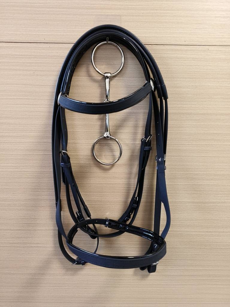 FROZEN PVC SQUEEZING WIRES 3 PACKS OF SNOUT TWIRLS AND NO HARD-ON HORSE-TO-HORSE FITTINGS DURING WINTER