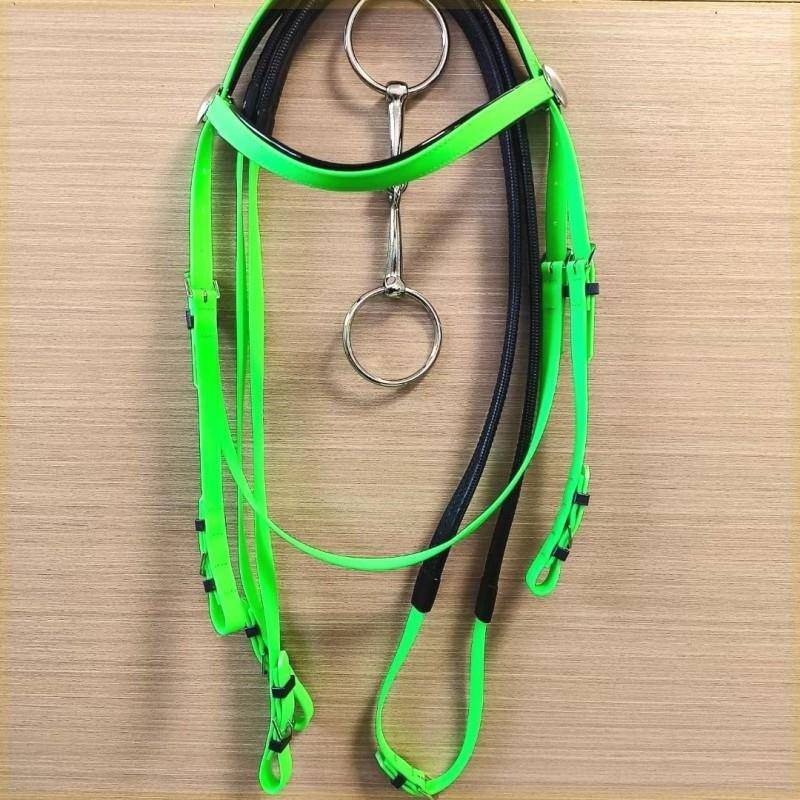 Shuile Rope -resistant frozen equestrian horses horses horses horses multi -layer PVC non -slip and wear -resistant noodle iron horse chewing full set
