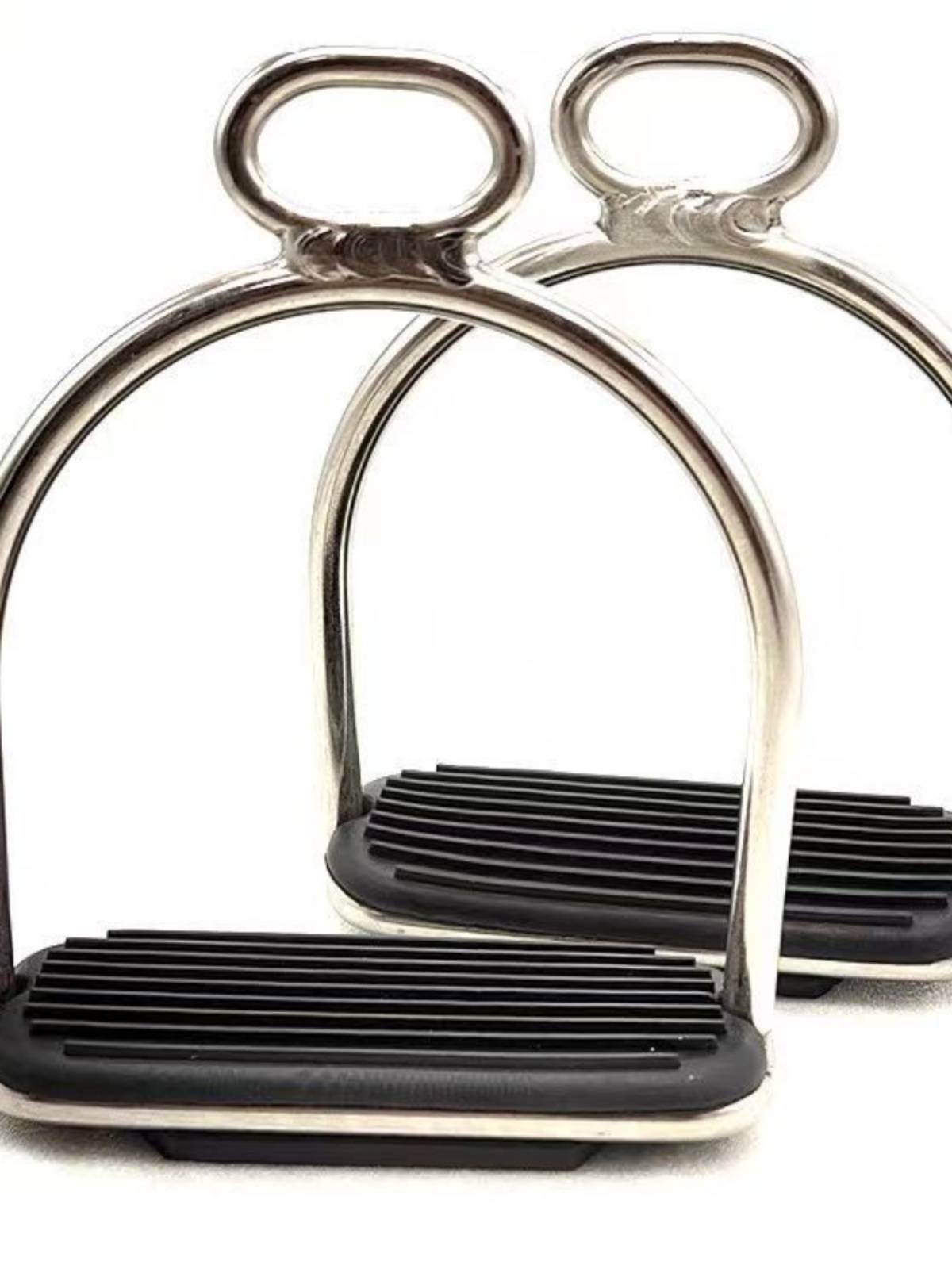 Quick-stealed steel-protected gear for skating horses and horses