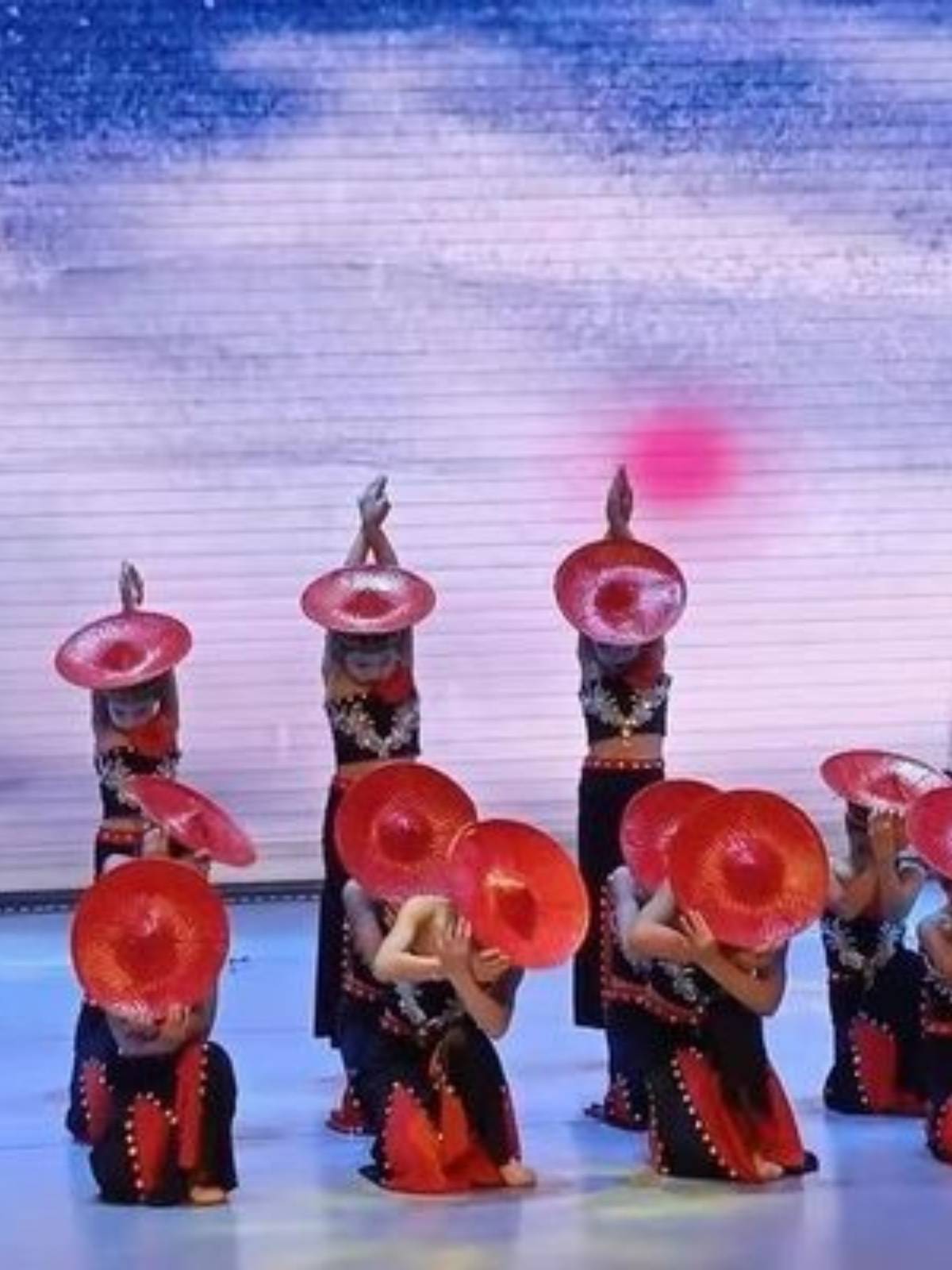Hua Yao Dou Dou Dou Shao Duo Lishan Ling Dai dance is drunk and entered the painting props to flatten the hat