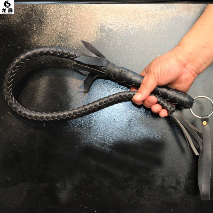 70 centimeters of black, pure oxen whips