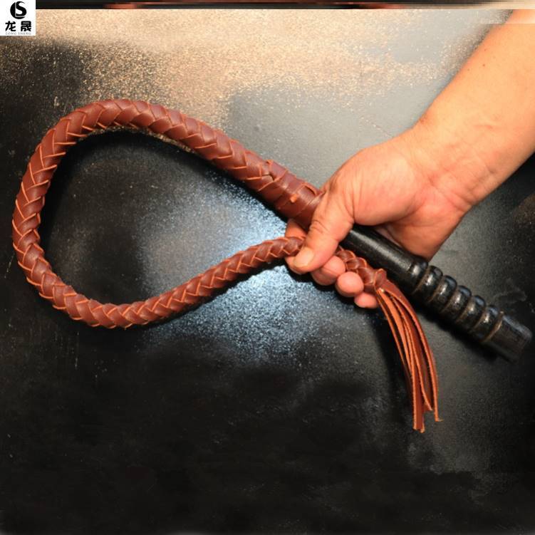 One-metre brown, pure oxen whips, wood handles