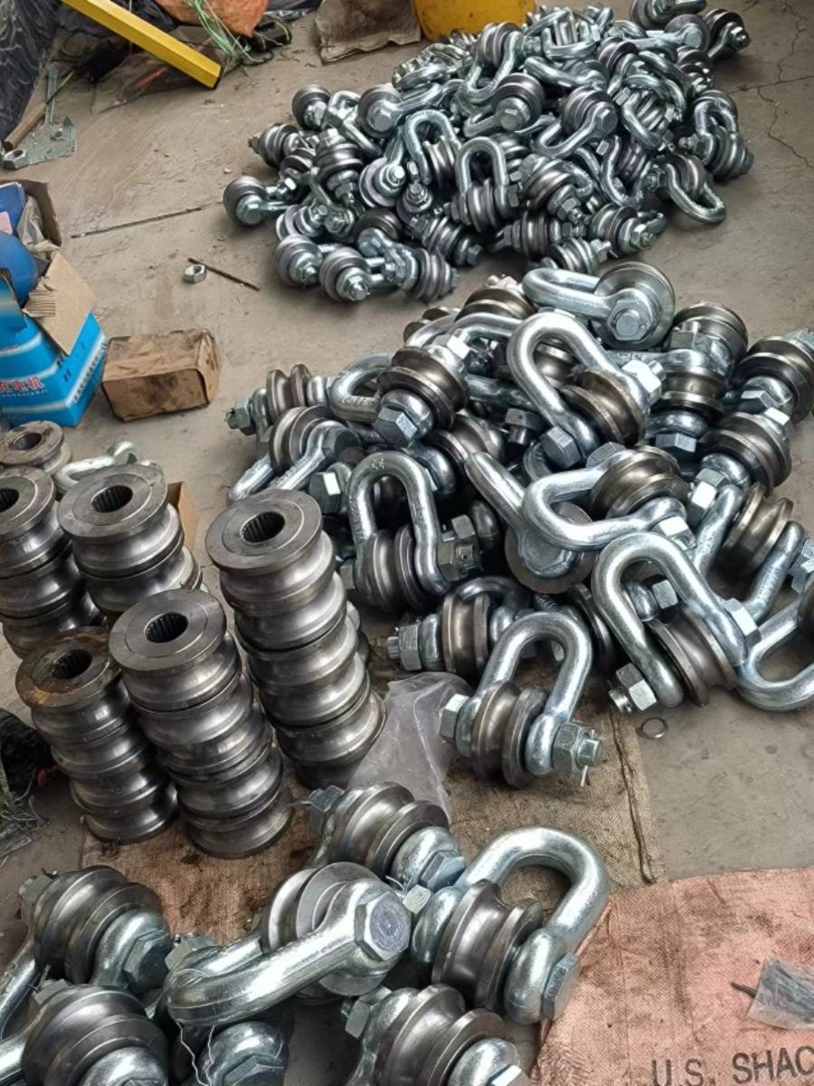 Ship lifting pulley buckle rolling wheel bearing suspension ring horseshill U -shaped steel wheel fixed pulley cast iron