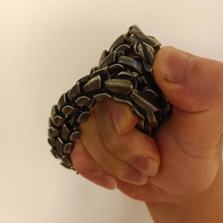 Armored anti-body defence equipment, titanium chain and steel whips, emergency anti-body defence equipment, original locomotive-repeated
