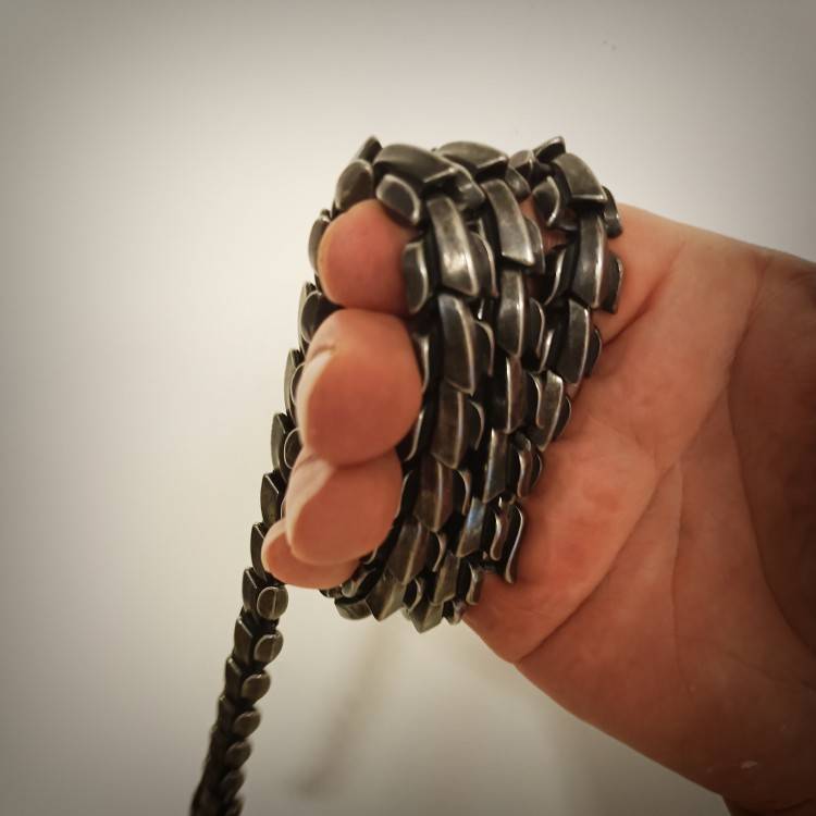 Armored anti-body defence equipment, titanium chain and steel whips, emergency anti-body defence equipment, original locomotive-repeated