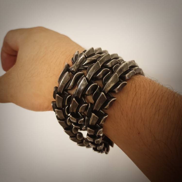 Armored anti-body defence equipment, titanium chain and steel whips, emergency anti-body defence equipment, original locomotive-repeated
