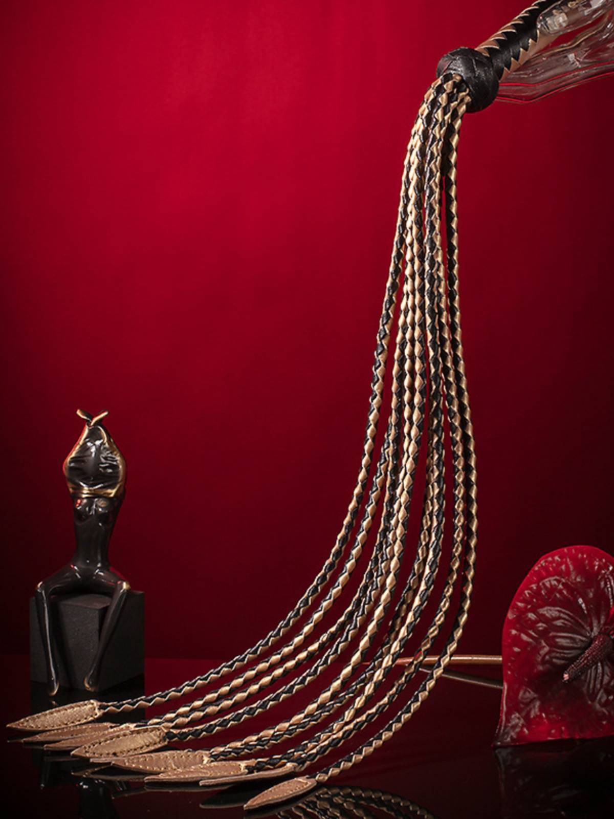 Leather whip nine -tailed leather scattered whip cosplay props handmade willow leaf tail pure leather whip whip whip whip