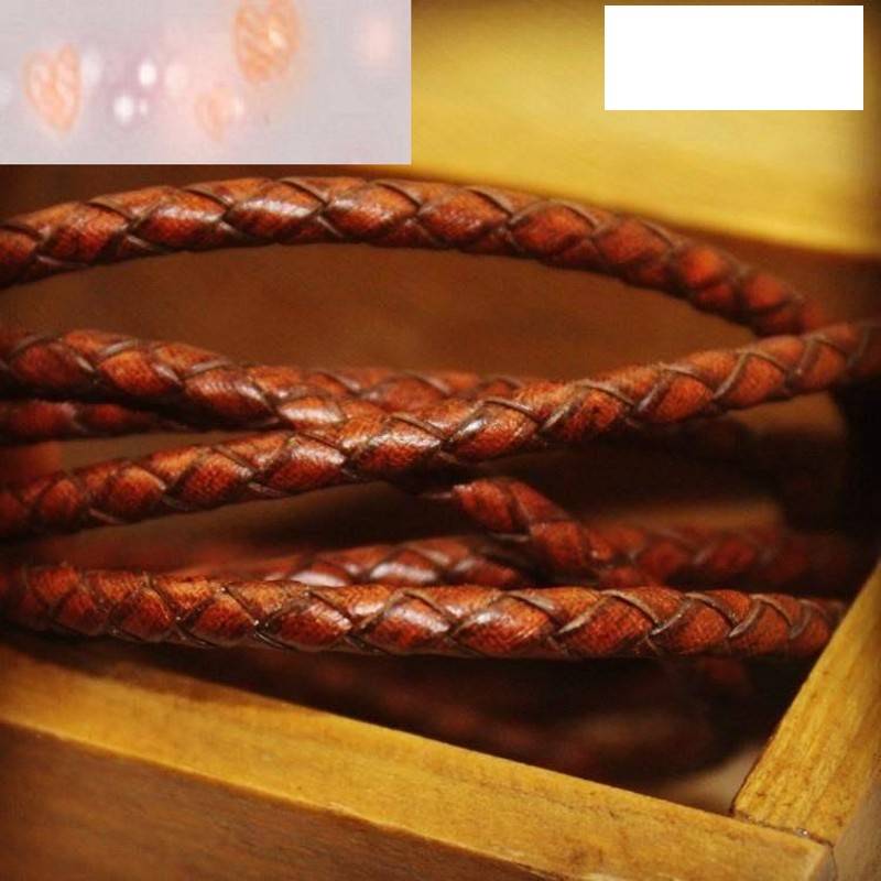 The knife holds the rope handle, the knife handle, the knife of the scabbard around the knife, the knife knife, the rope strap, the retro, the old