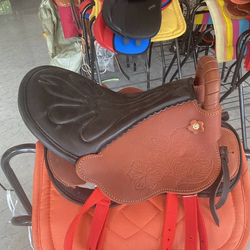 New carved small horse saddle leather cowhide puppet phenomena tourist tourists saddle full set of accessories