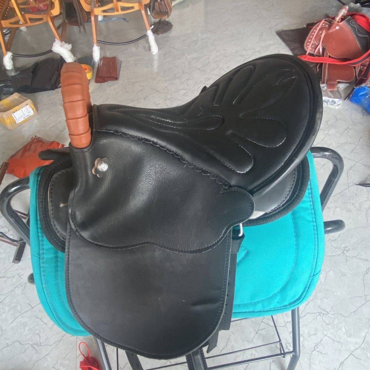 Specialty small saddle children Children riding a small saddle to set up a full set of special saddles