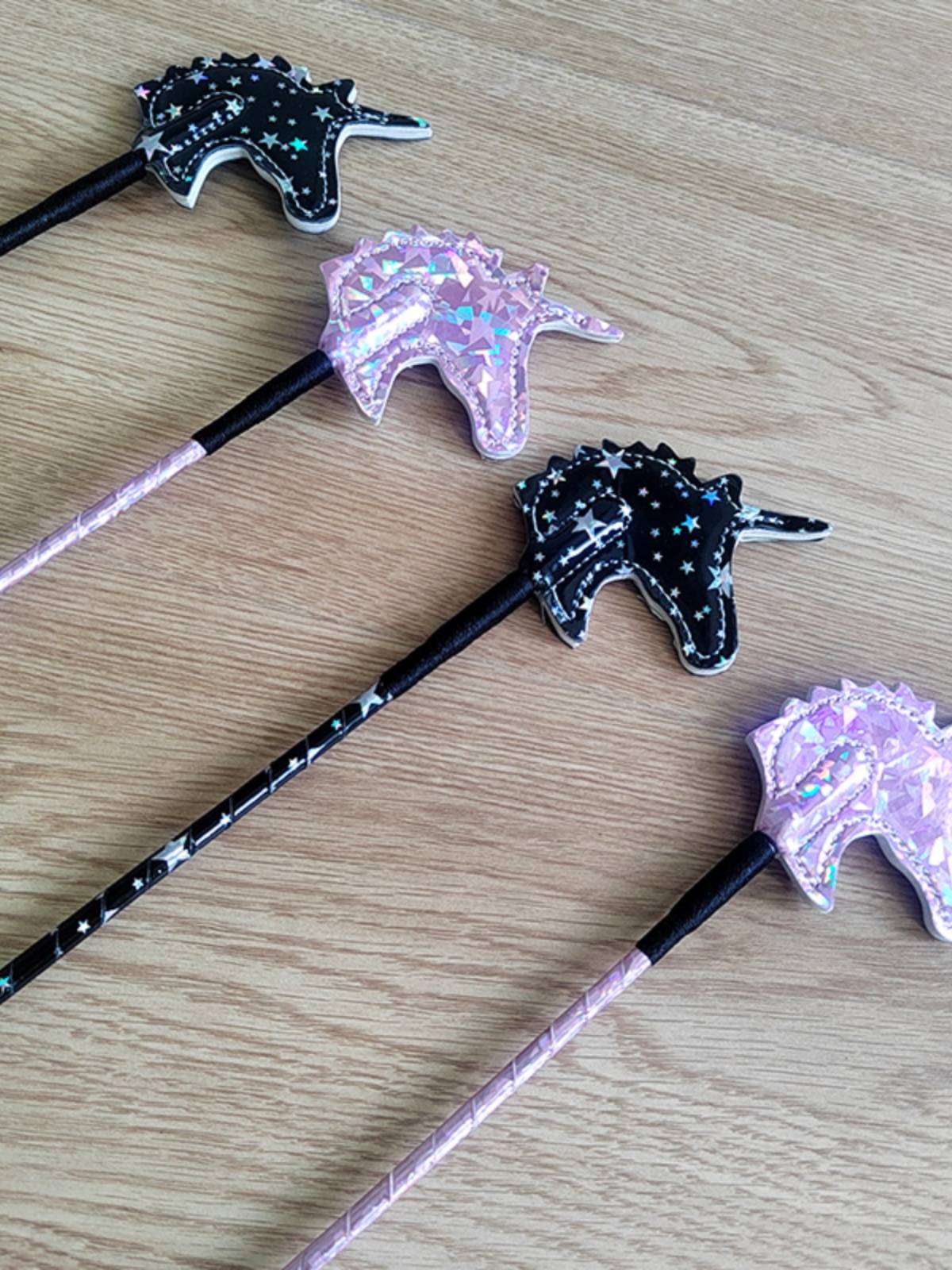 Trained horse lashes on horse lashes, horse lashes with child lashes