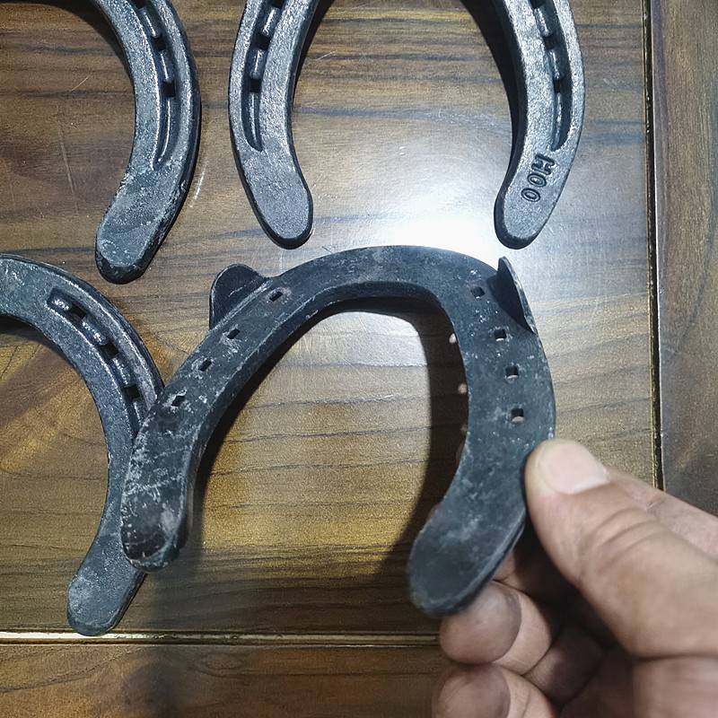 Warm -blooded horse palm disorder, horse racing forging steel hoof iron thickened and wide horses horses horses horses horsesy