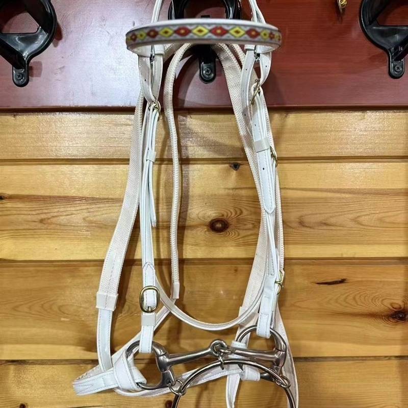 The horse's saddles and the horse's horse's accelerator