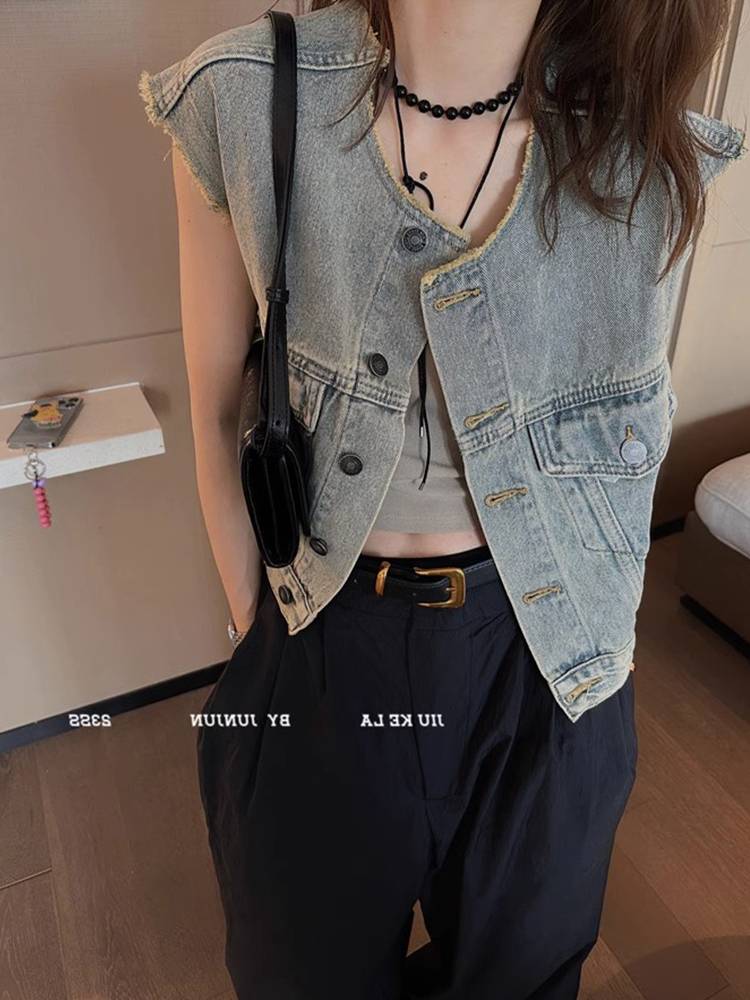 Retro European and American denim vest vest female 2024 spring and summer short models without sleeves, shoulder shoulders small horses clip
