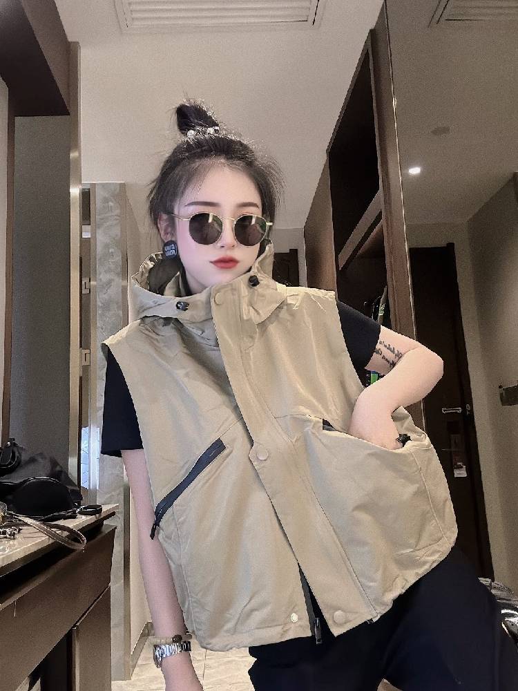 European goods with hat vest 2023 spring and autumn new hooded casual worker clothing women's sweater horses horses clip vest shoulders
