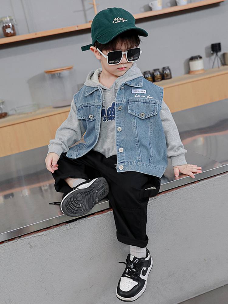Boy denim vest spring and autumn children's sleeveless wearing foreign jacket boys, bombing street men's treasure autumn clothing cool