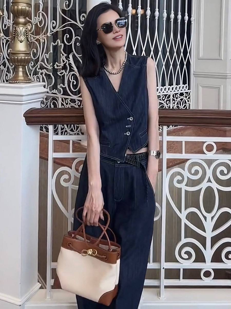 Old Qianfeng Vocal Blue Cowboy V -neck Women's Set Summer Fashion Skills Top Taps Tale Tags Leisure 2 pieces